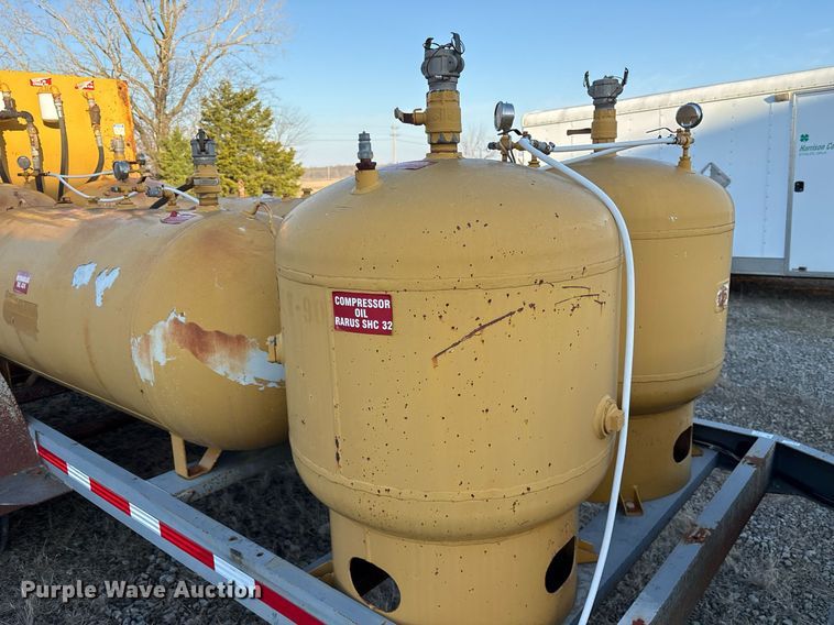 image for item EY9983 2010 Sage Oil Vac 112556 lube trailer