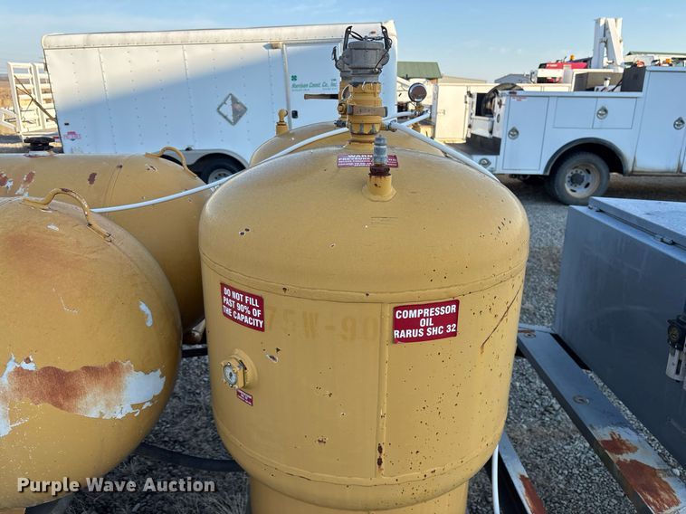 image for item EY9983 2010 Sage Oil Vac 112556 lube trailer