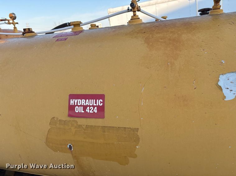 image for item EY9983 2010 Sage Oil Vac 112556 lube trailer