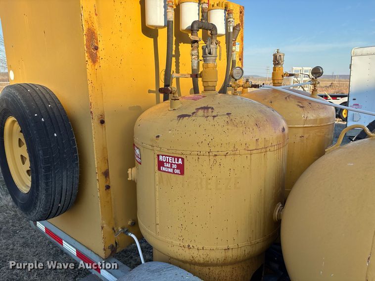 image for item EY9983 2010 Sage Oil Vac 112556 lube trailer