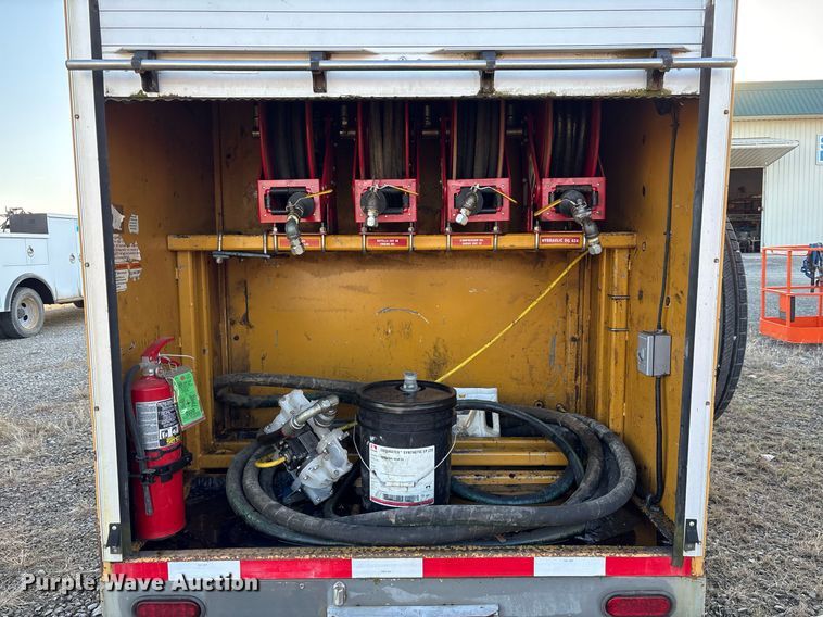 image for item EY9983 2010 Sage Oil Vac 112556 lube trailer