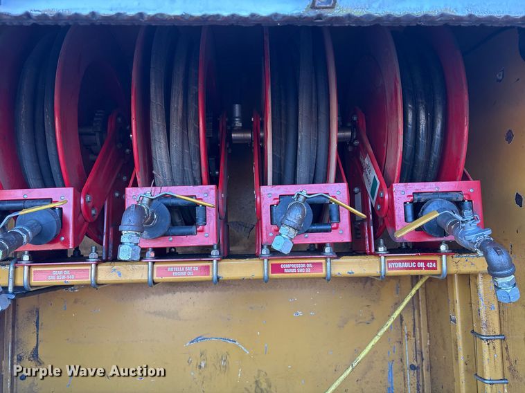 image for item EY9983 2010 Sage Oil Vac 112556 lube trailer