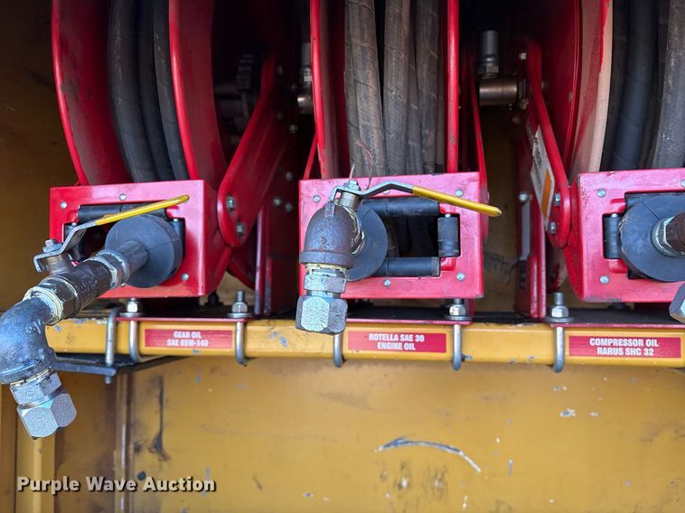 image for item EY9983 2010 Sage Oil Vac 112556 lube trailer