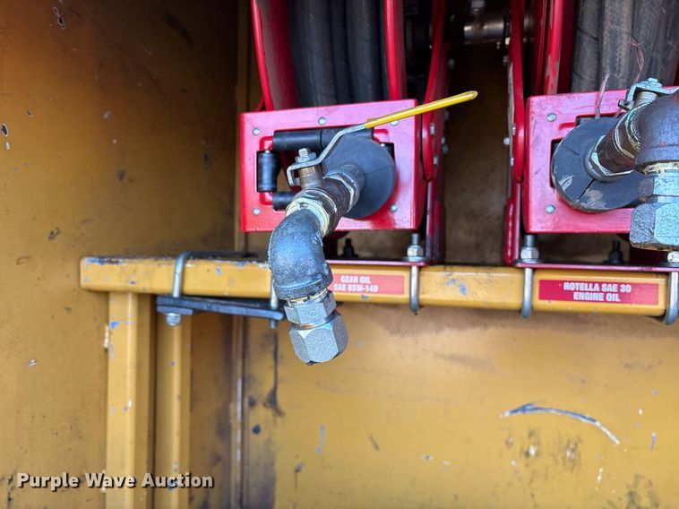 image for item EY9983 2010 Sage Oil Vac 112556 lube trailer