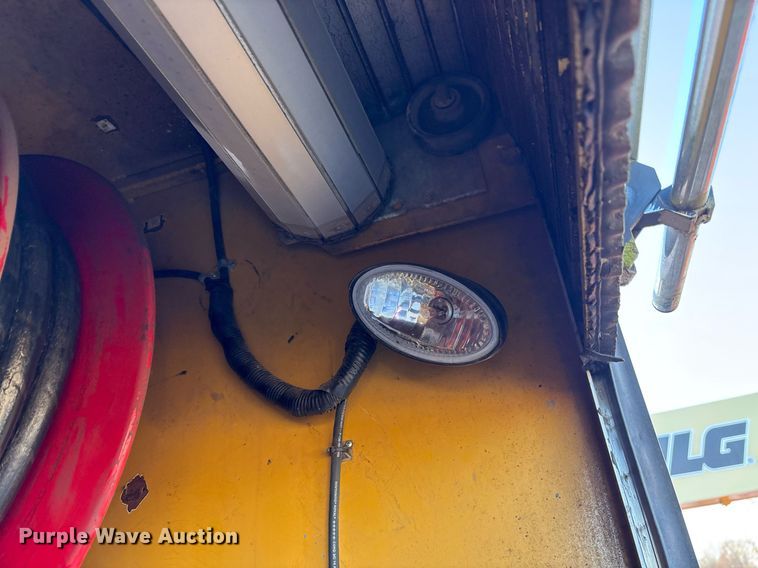 image for item EY9983 2010 Sage Oil Vac 112556 lube trailer