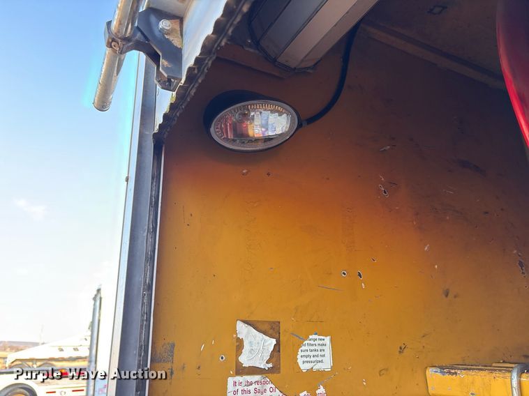 image for item EY9983 2010 Sage Oil Vac 112556 lube trailer