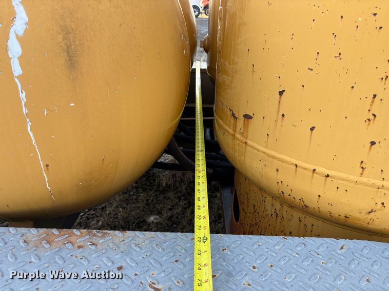 image for item EY9983 2010 Sage Oil Vac 112556 lube trailer