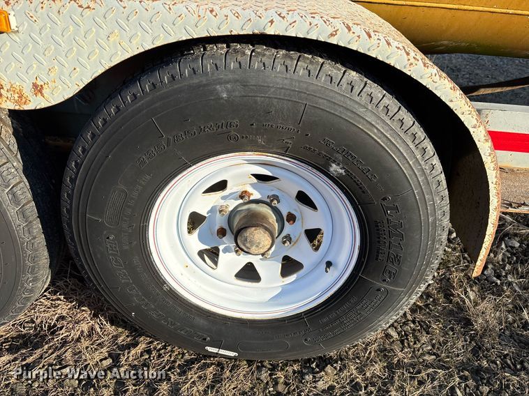 image for item EY9983 2010 Sage Oil Vac 112556 lube trailer