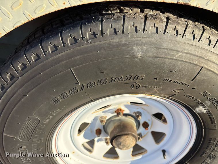 image for item EY9983 2010 Sage Oil Vac 112556 lube trailer