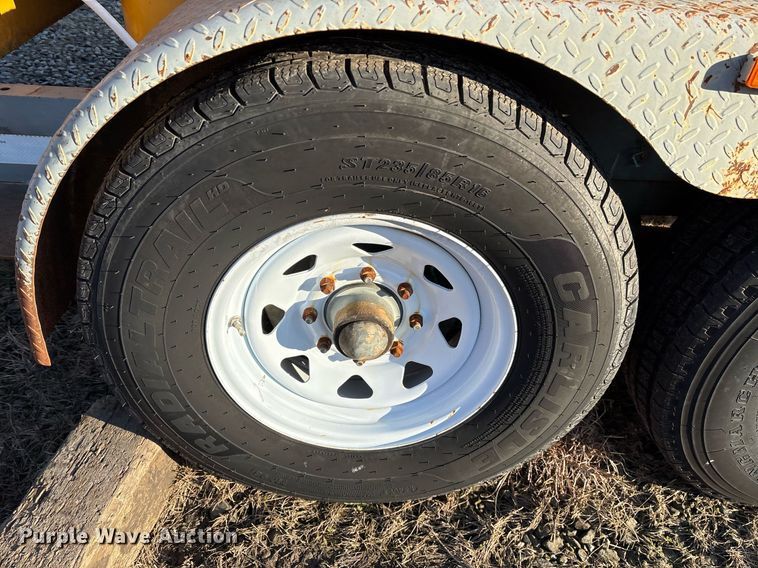 image for item EY9983 2010 Sage Oil Vac 112556 lube trailer