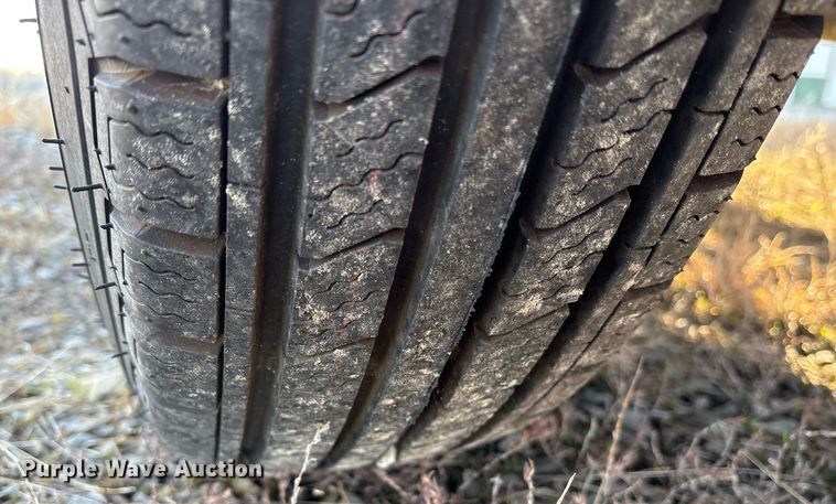 image for item EY9983 2010 Sage Oil Vac 112556 lube trailer