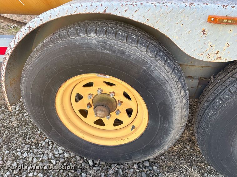 image for item EY9983 2010 Sage Oil Vac 112556 lube trailer