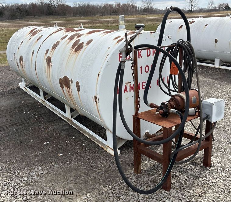 image for item EY9987 Oil tank