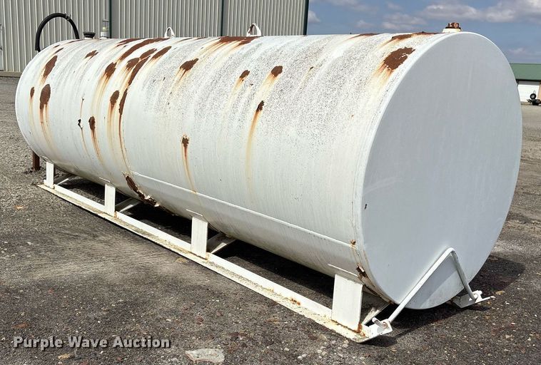 image for item EY9987 Oil tank