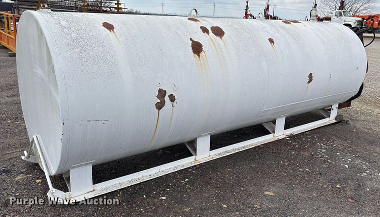 image for item EY9988 Oil tank 