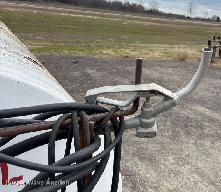 image for item EY9988 Oil tank 