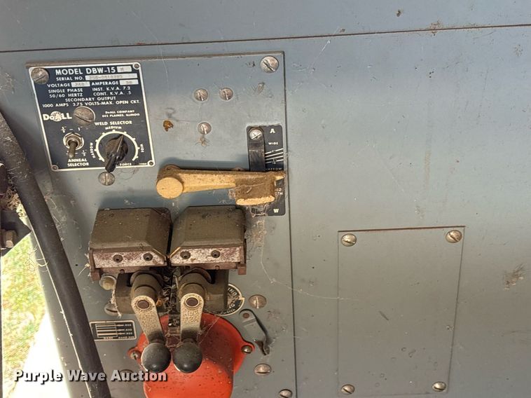 image for item EY9990 DoAll 3613-20 band saw