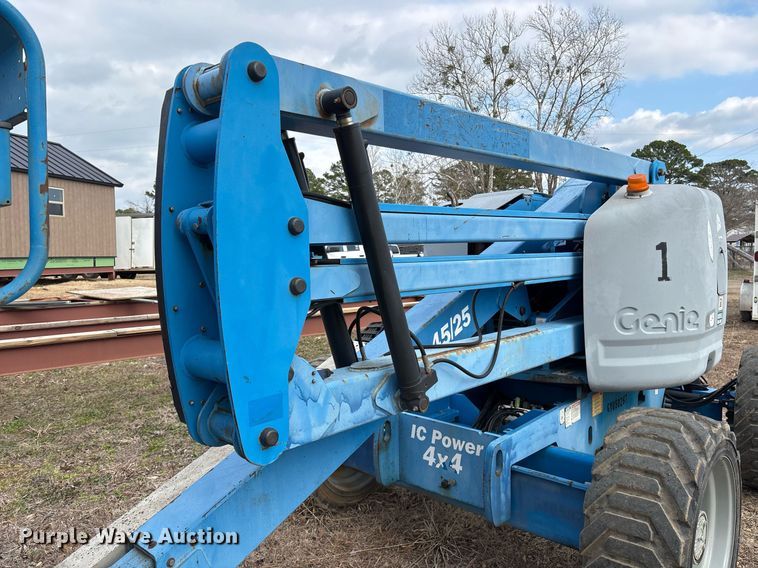 image for item EY9996 2005 Genie Z-45/25 boom lift