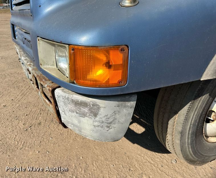 image for item LR9521 1993 International  8200 tank truck