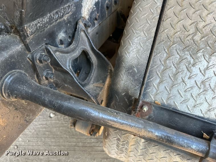 image for item LR9521 1993 International  8200 tank truck