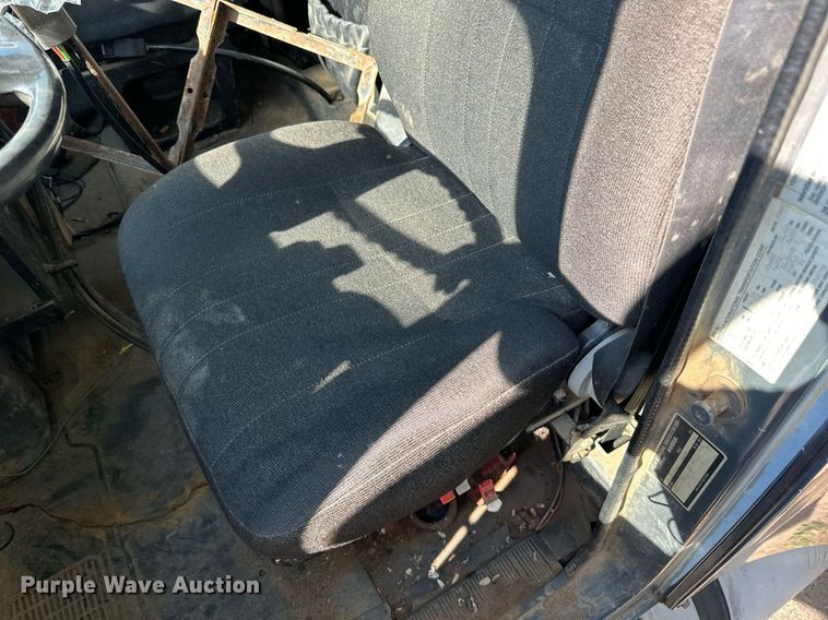 image for item LR9521 1993 International  8200 tank truck