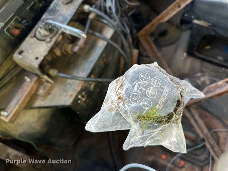 image for item LR9521 1993 International  8200 tank truck