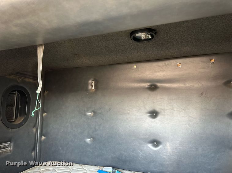 image for item LR9521 1993 International  8200 tank truck