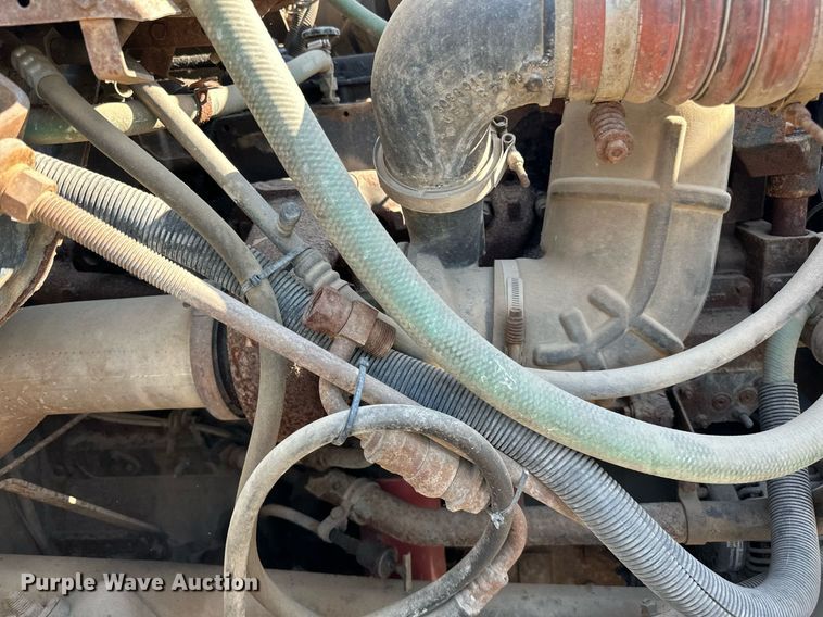 image for item LR9521 1993 International  8200 tank truck