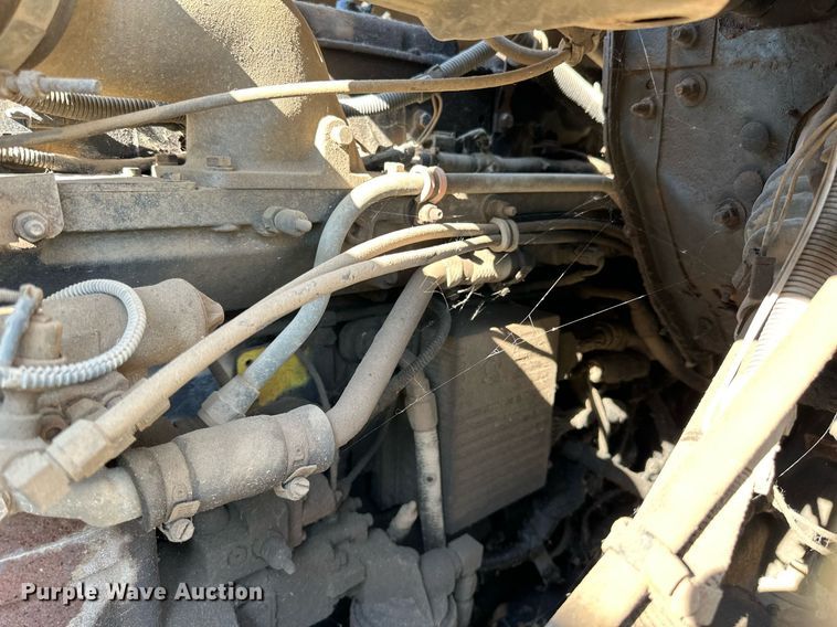 image for item LR9521 1993 International  8200 tank truck