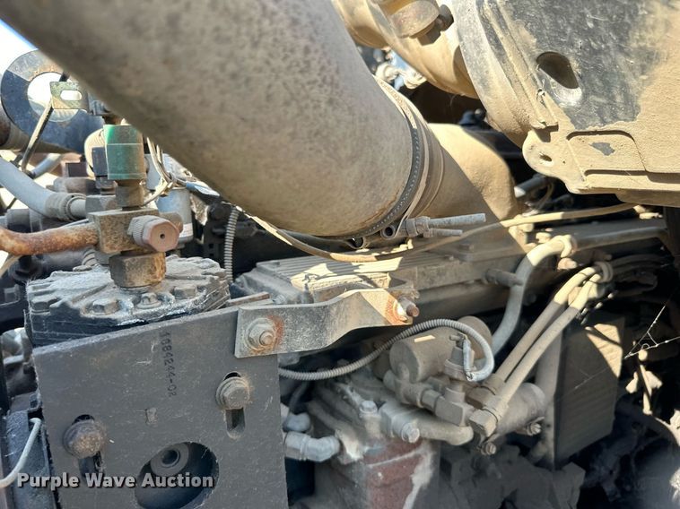 image for item LR9521 1993 International  8200 tank truck