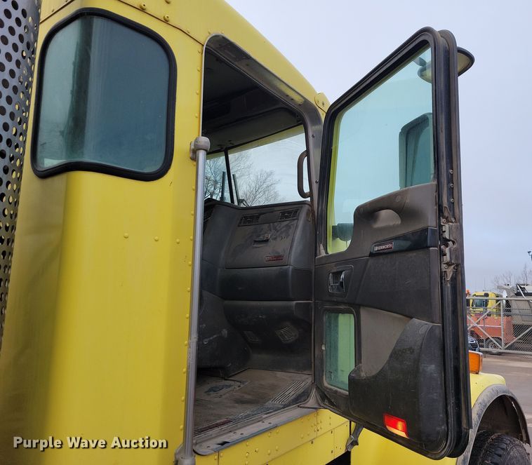 image for item NB9848 2009 Kenworth W900 ready mix truck