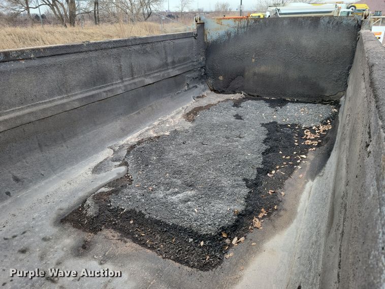 image for item NB9849 1998 Ford LT8513 dump truck