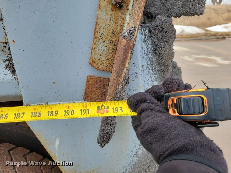 image for item NB9849 1998 Ford LT8513 dump truck