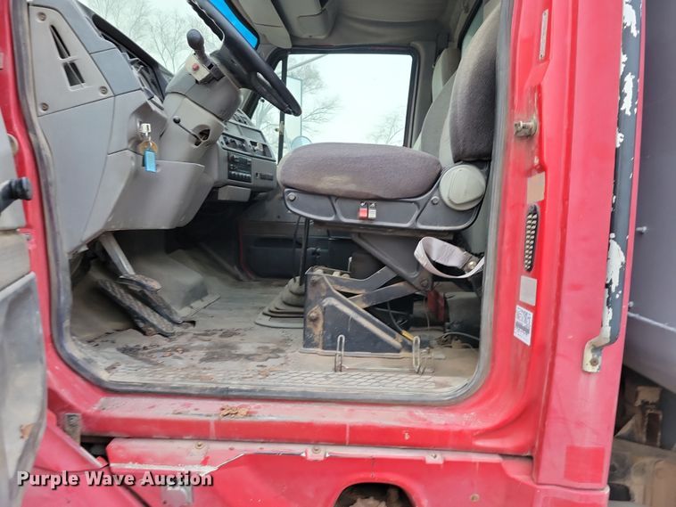 image for item NB9849 1998 Ford LT8513 dump truck