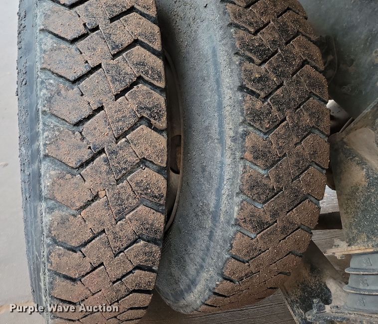 image for item NB9849 1998 Ford LT8513 dump truck