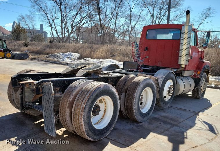 image for item NB9852 1997 Ford L9000 semi truck