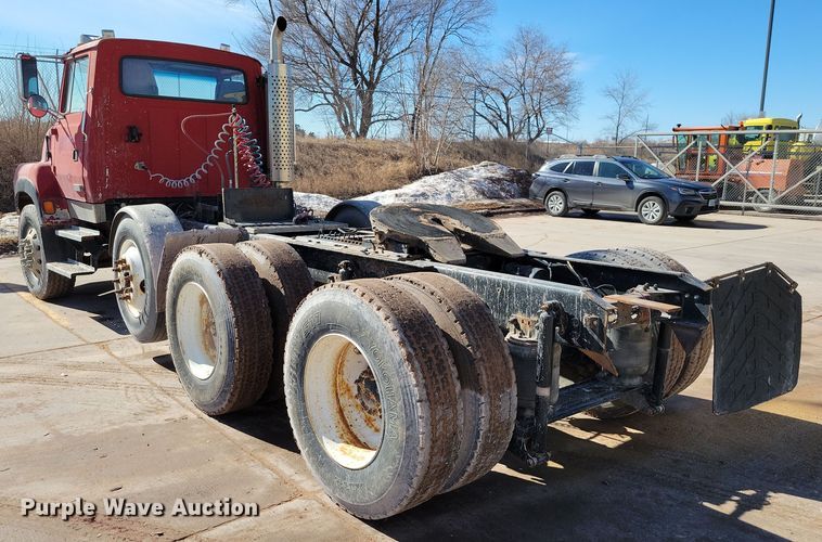 image for item NB9852 1997 Ford L9000 semi truck