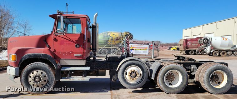 image for item NB9852 1997 Ford L9000 semi truck