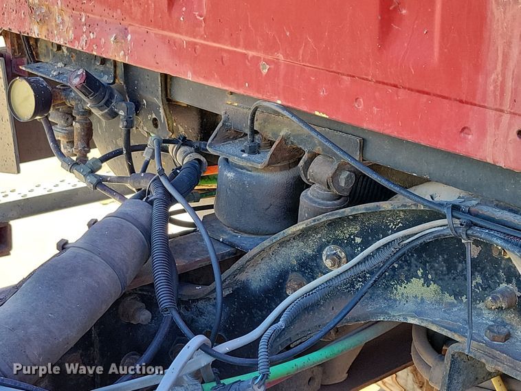 image for item NB9852 1997 Ford L9000 semi truck