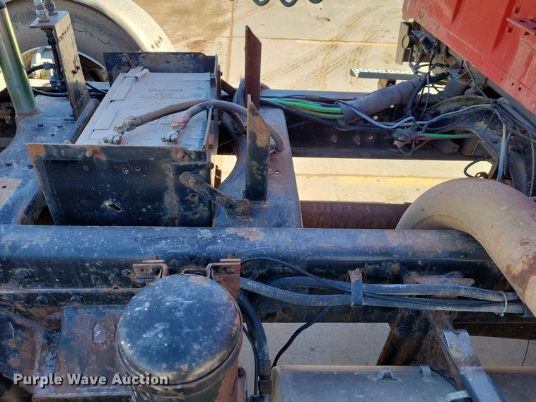 image for item NB9852 1997 Ford L9000 semi truck