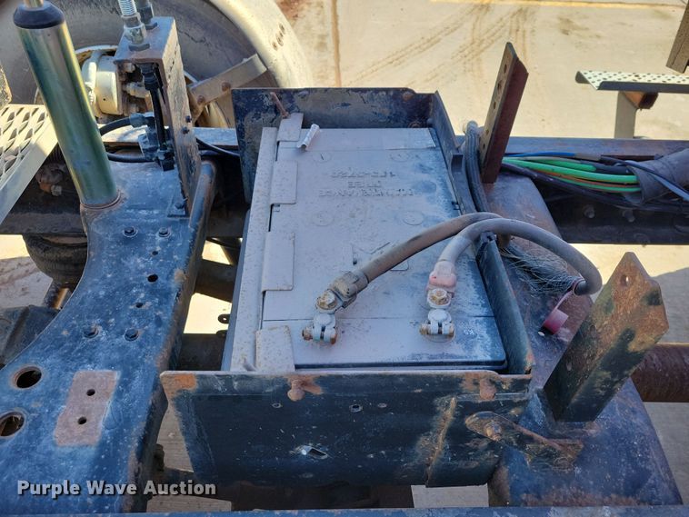 image for item NB9852 1997 Ford L9000 semi truck