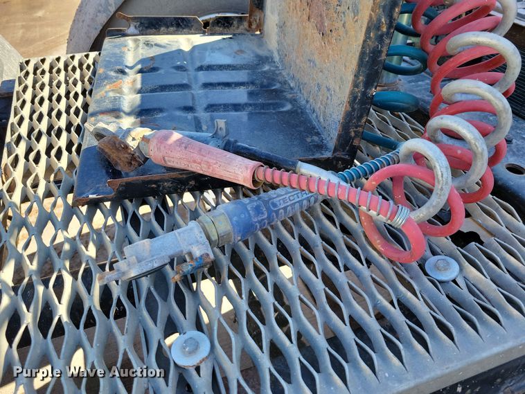 image for item NB9852 1997 Ford L9000 semi truck