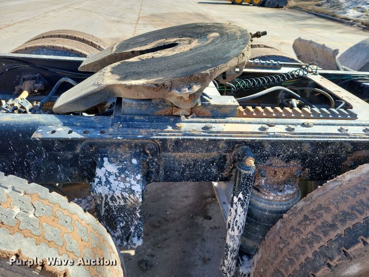 image for item NB9852 1997 Ford L9000 semi truck