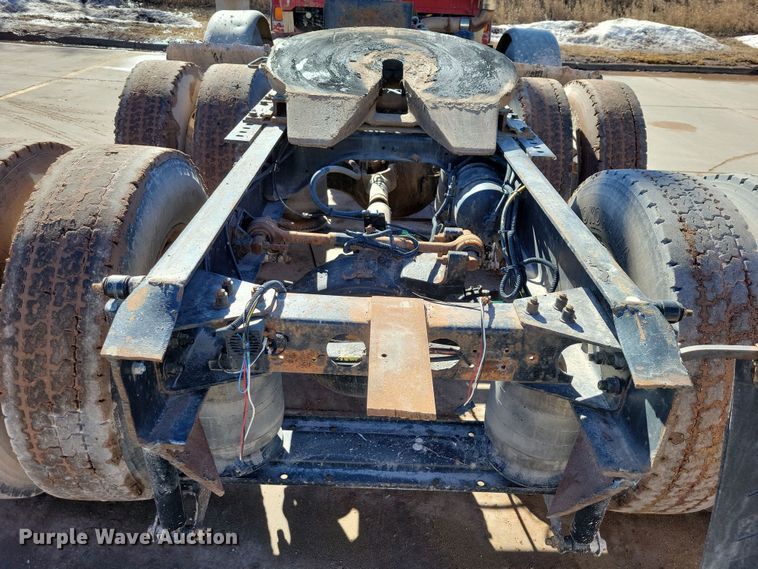 image for item NB9852 1997 Ford L9000 semi truck