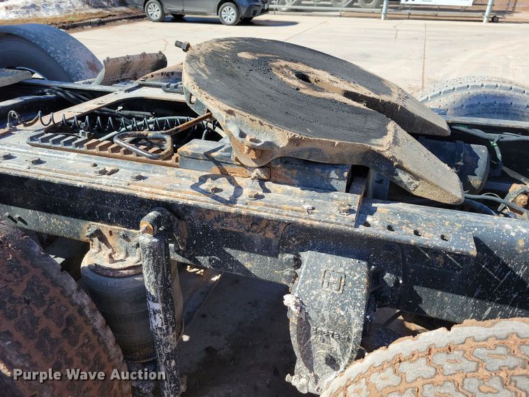 image for item NB9852 1997 Ford L9000 semi truck