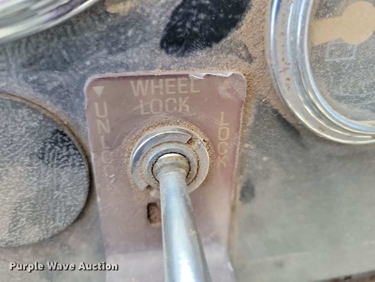 image for item NB9852 1997 Ford L9000 semi truck