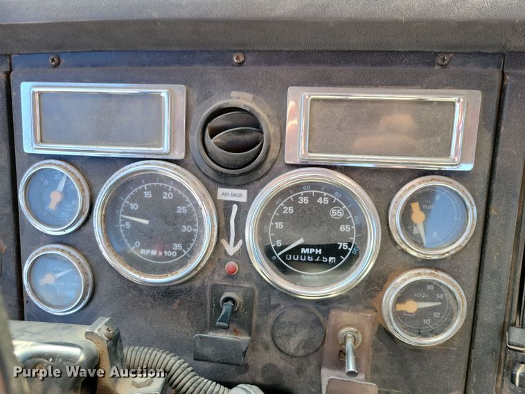 image for item NB9852 1997 Ford L9000 semi truck