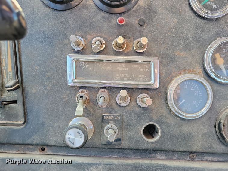 image for item NB9852 1997 Ford L9000 semi truck