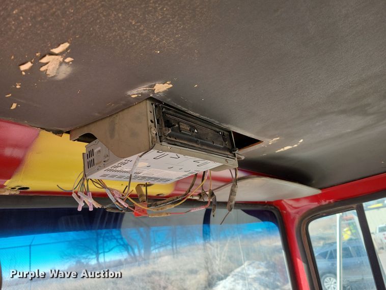 image for item NB9852 1997 Ford L9000 semi truck