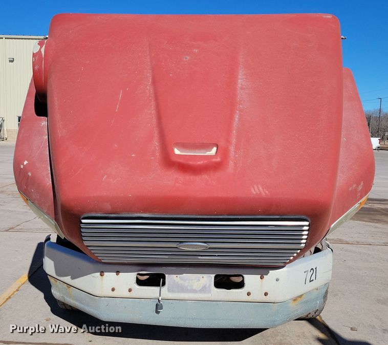 image for item NB9852 1997 Ford L9000 semi truck